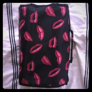 NEW! Deluxe foldable makeup/jewelry bag hearts